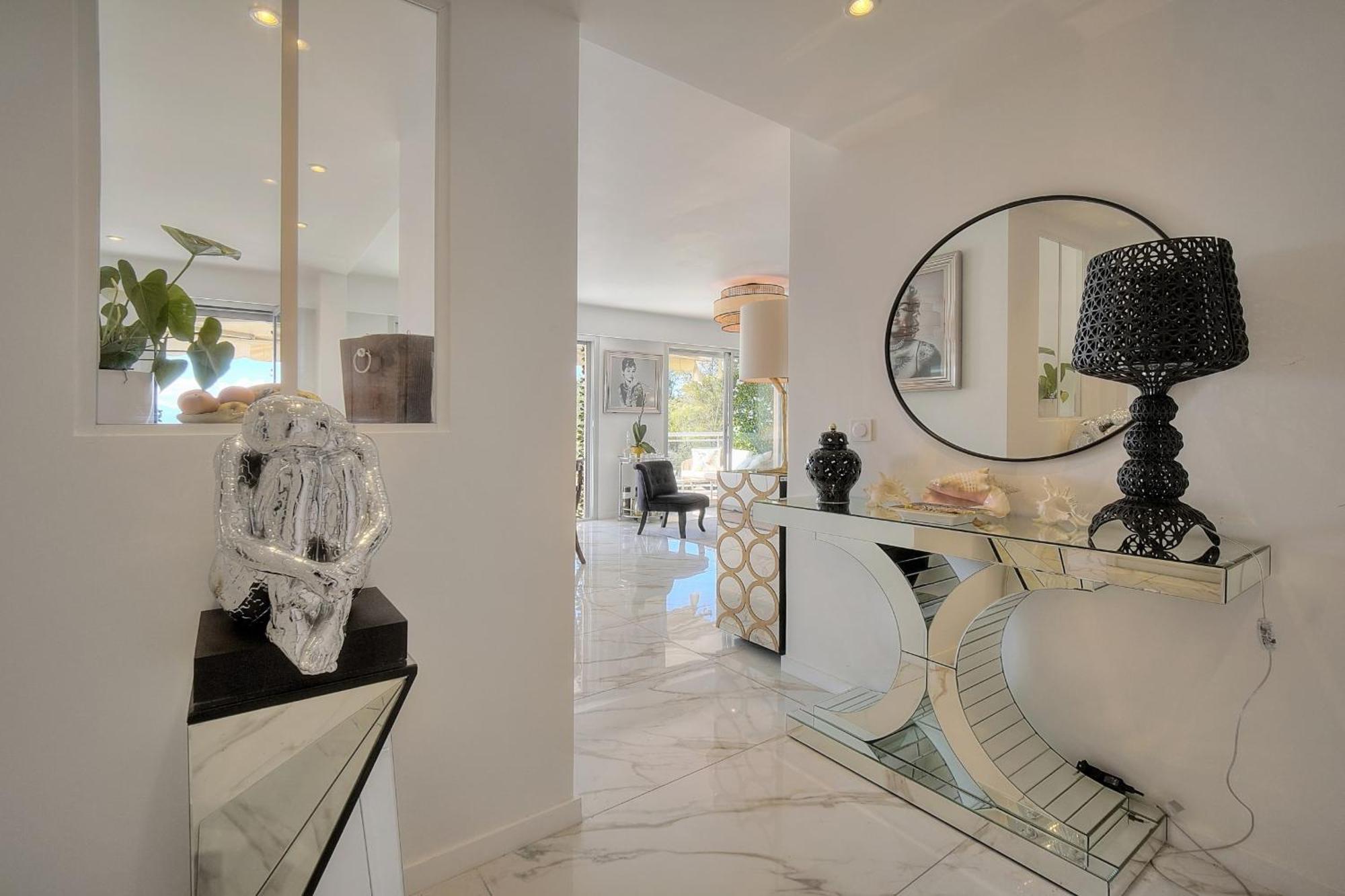 Somptuous 2 Bedroom Fully Renovated With Panoramic Sea View Cannes