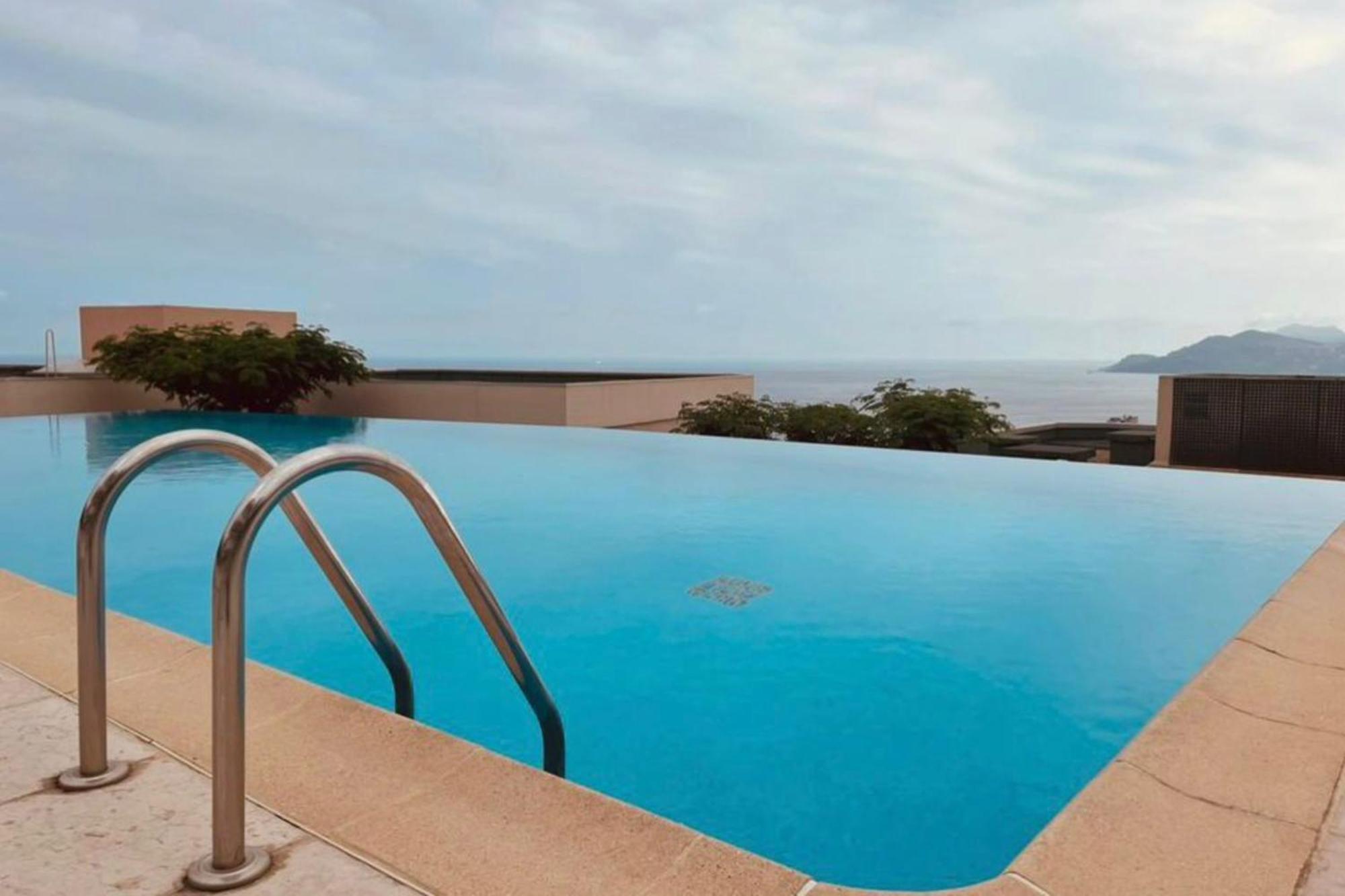 Somptuous 2 Bedroom Fully Renovated With Panoramic Sea View Appartement *