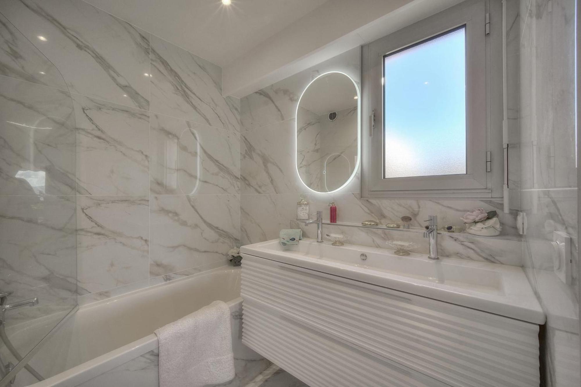 Appartement Somptuous 2 Bedroom Fully Renovated With Panoramic Sea View
