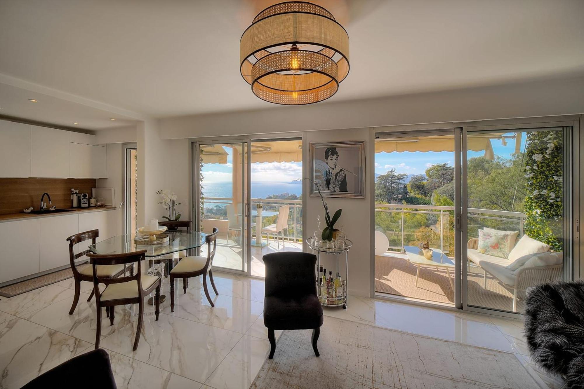 Somptuous 2 Bedroom Fully Renovated With Panoramic Sea View